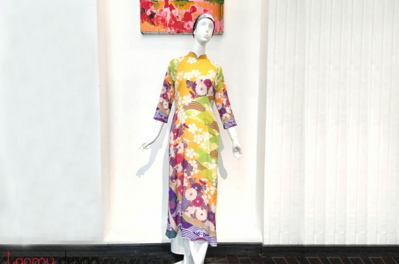 Vietnamese long dress printed with flowers